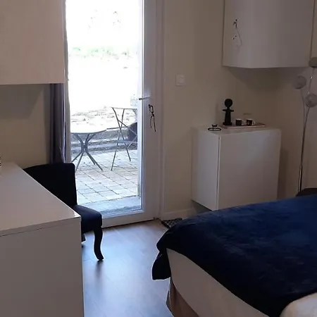 La Cigale Et La Fourmi *