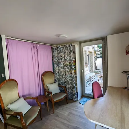 Проживание в семье La Cigale Et La Fourmi *