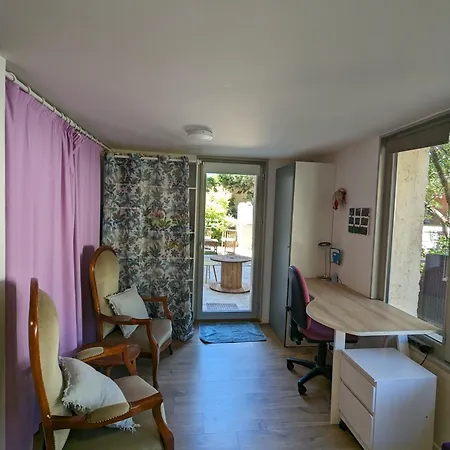 La Cigale Et La Fourmi Nimes