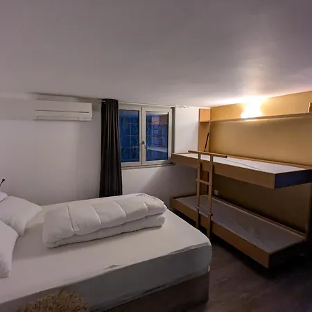 La Cigale Et La Fourmi Nimes