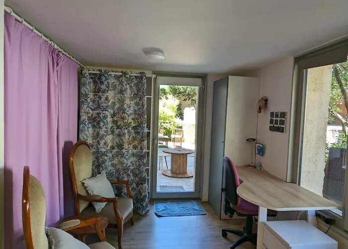 La Cigale Et La Fourmi Νιμ