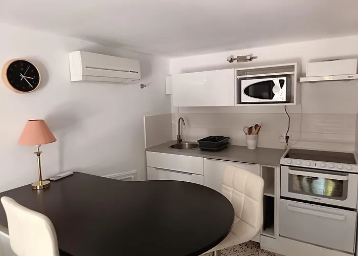 La Cigale Et La Fourmi Δωμάτια σε οικογενειακή κατοικία Νιμ